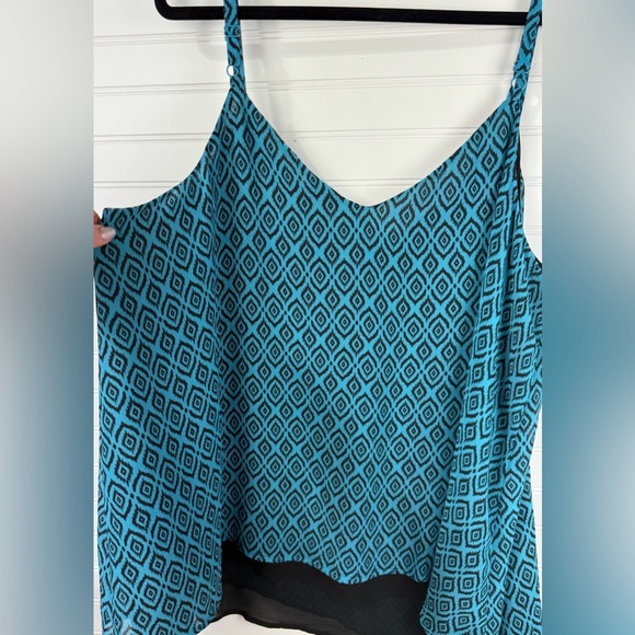 Torrid women’s turquoise & black strappy, flowy geometric pattern tank. Size 3X - Picture 3 of 8